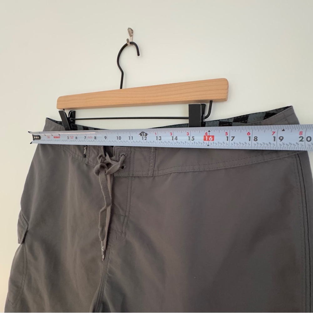 Quiksilver Men’s Gray Board Shorts Size 38‎ Surf Swim Trunks - Picture 8 of 10